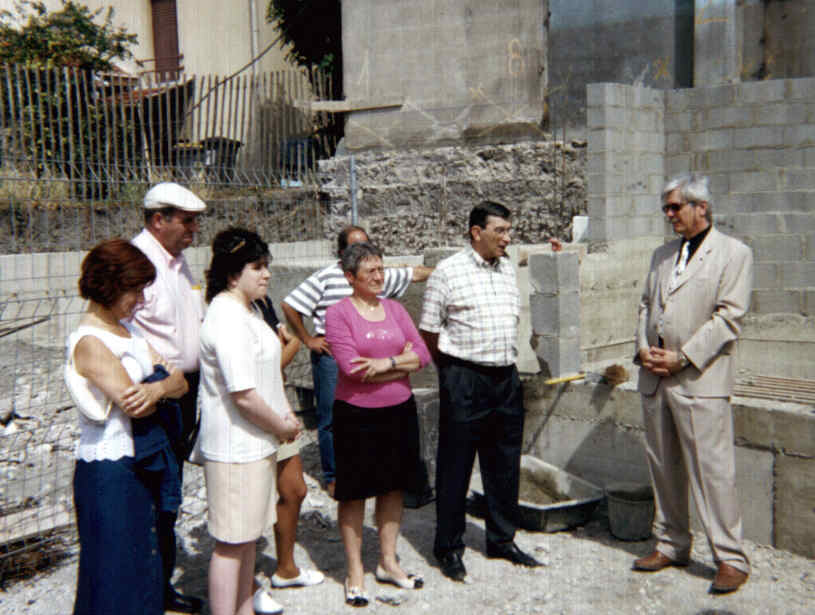 Pose de la premi�re pierre de la maison des Remparts