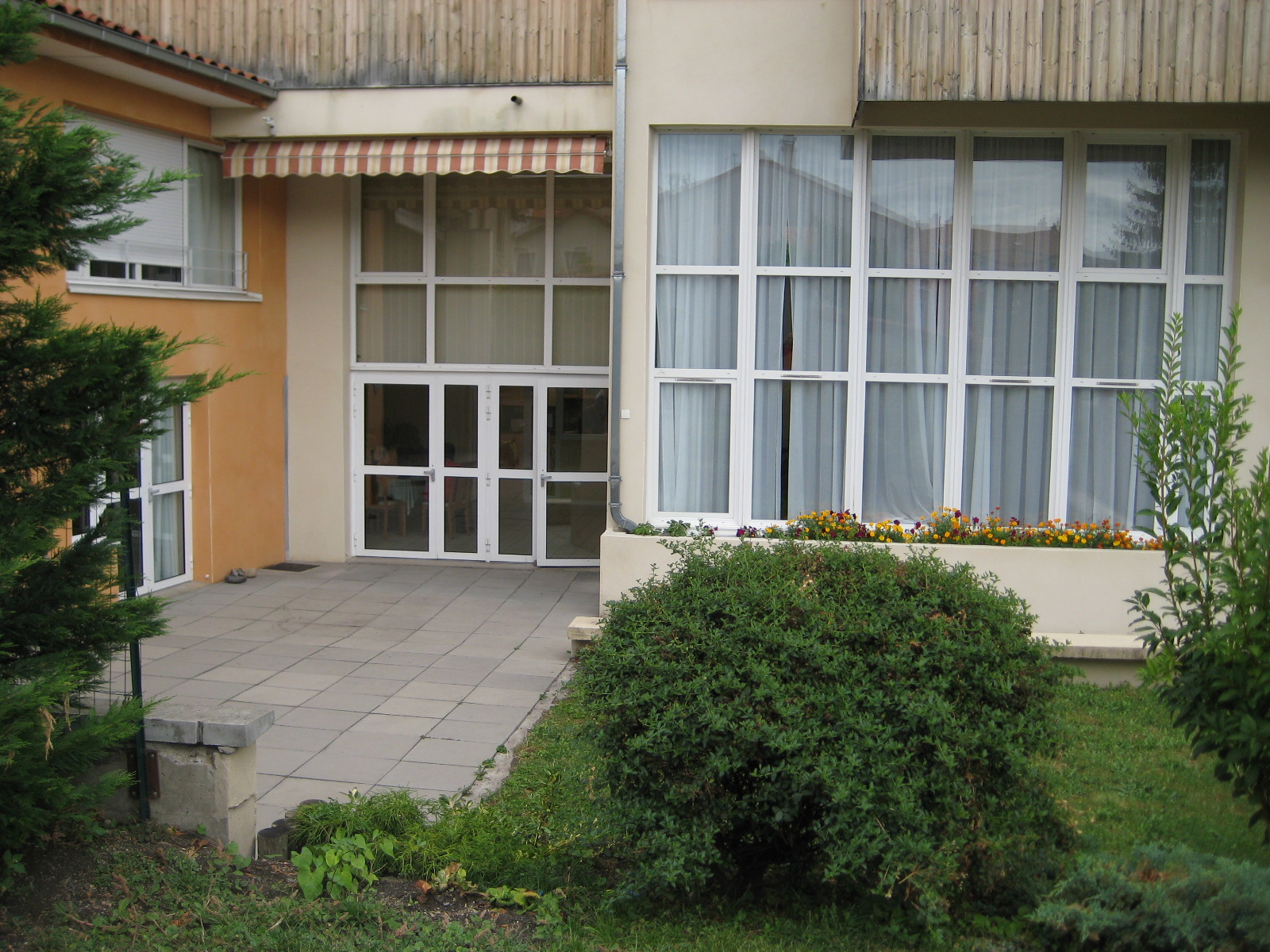 Rempart_cot�_cour